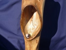 H-15 | Erwachen | Apfel (auf Stele) | 56/16/20 cm